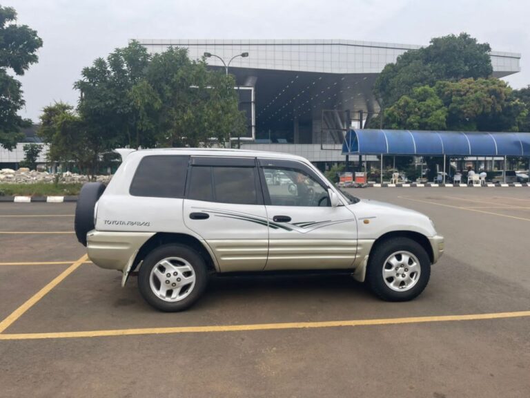 Toyota RAV4 car rental in Uganda